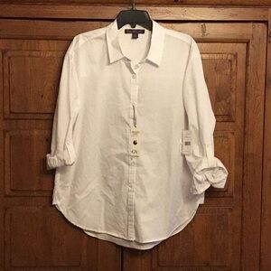 Gloria Vanderbilt. Crisp white. NWT. Lg. Button down.